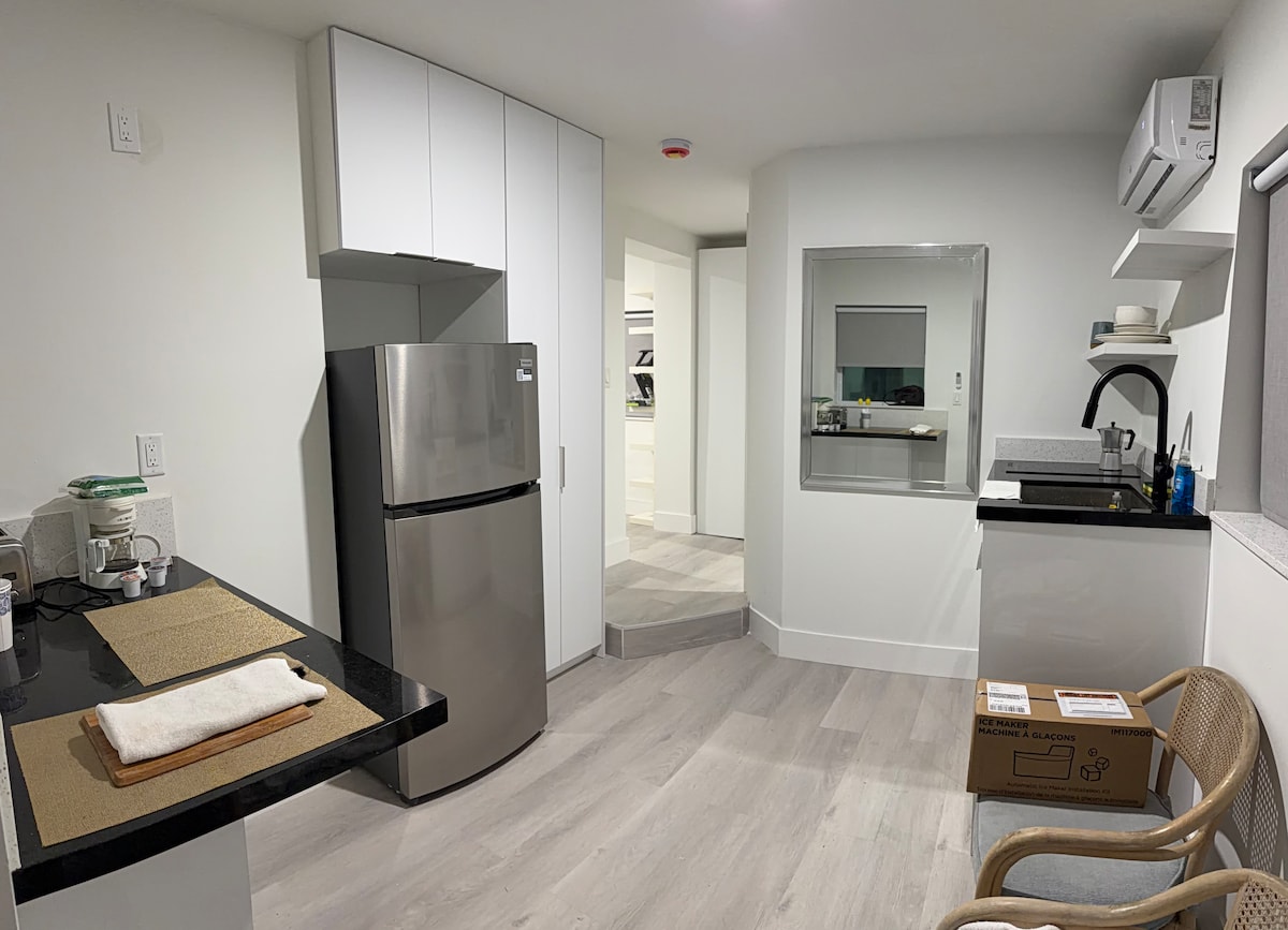 Successful Airbnb property: Cozy & Modern 1BR in Prime Location w/Parking in Shenandoah North
