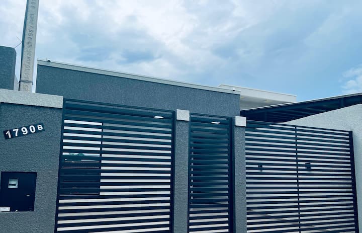 Casa Nova, Com Cozinha Planejada, Bem Localizada! - Foz do Iguaçu
