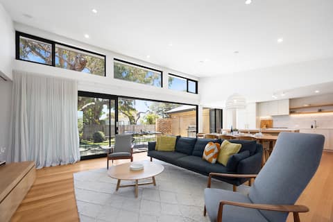 Successful Airbnb property: The Coastal Classic – Relaxed Beachside Living in Tootgarook
