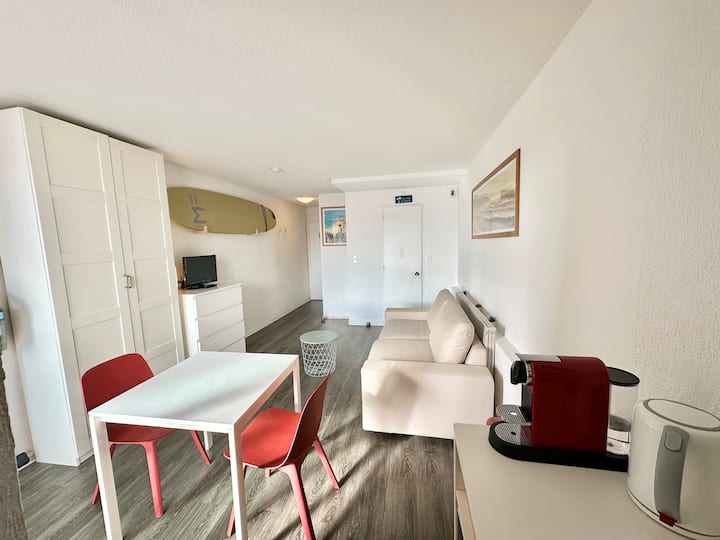 City-center Studio • Balcony • Beach Access • Pool - Bayonne