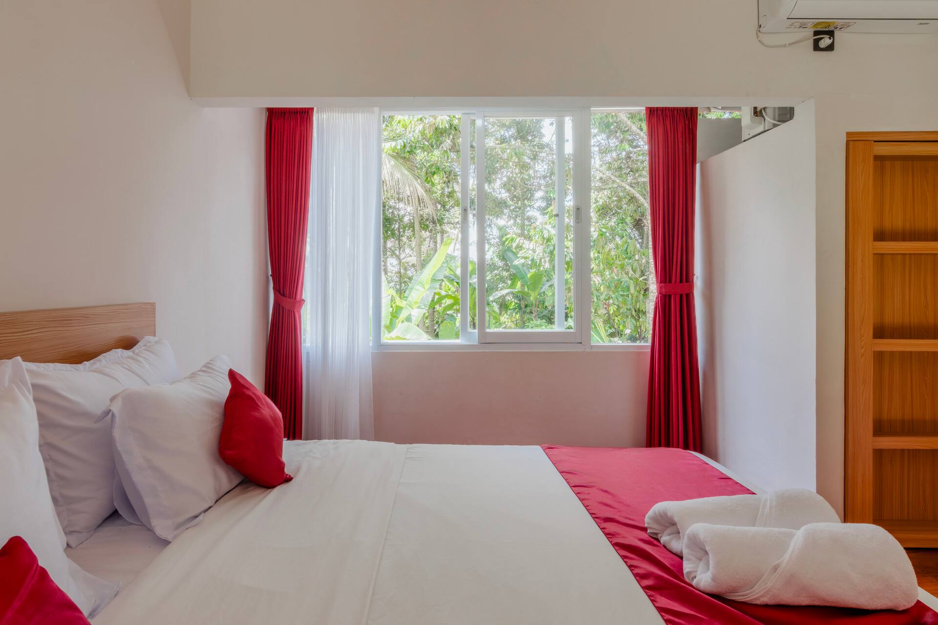Tranquil Pool Suite Room in Payangan 3