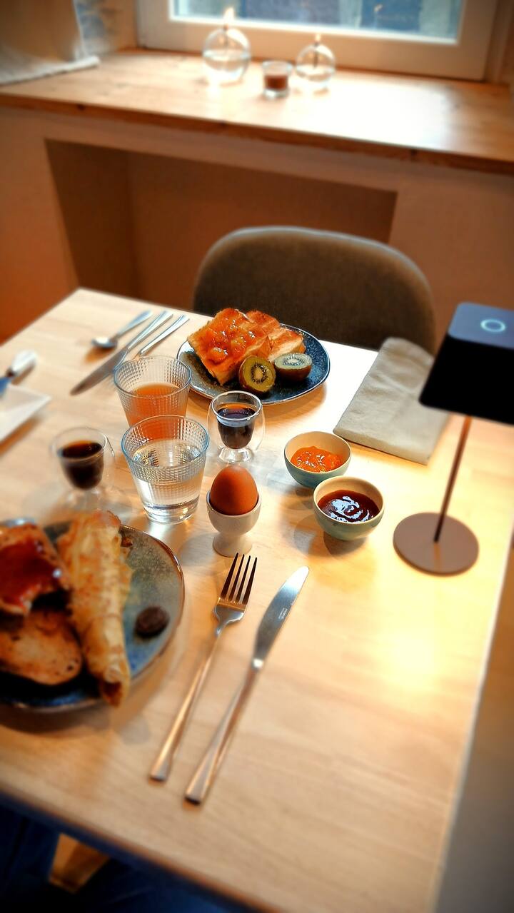 Chambre Confortable, Proche Plage, Petit-déjeuner - Cast