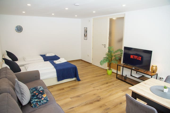 For 3, Box Spring Beds, Kitchen, Spacious, Parking - Dortmund
