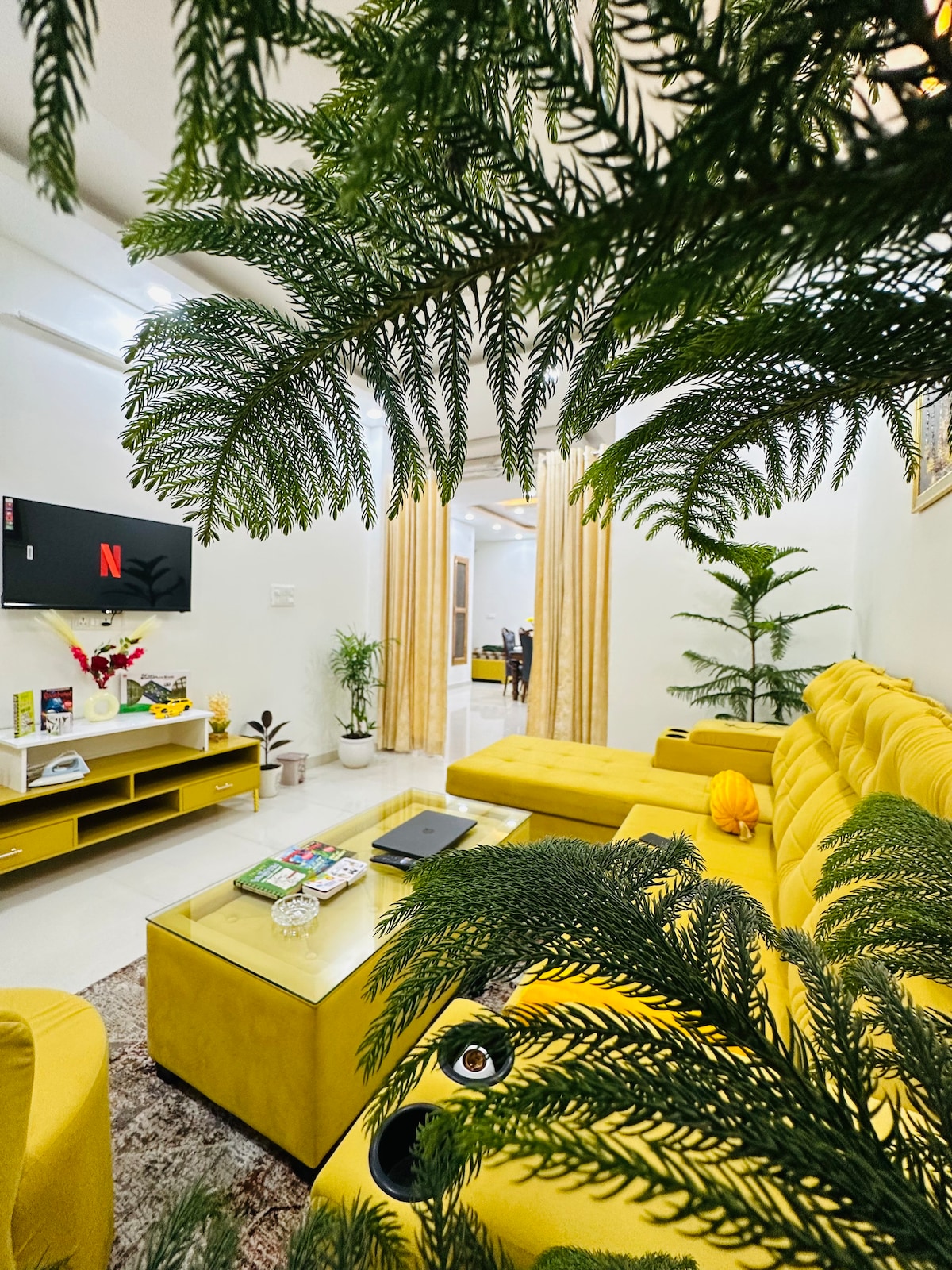 The Yellow House — Luxury 3bhk Villa in Gomti Nagar — Entire home in Lucknow, Uttar Pradesh · book on Airbnb