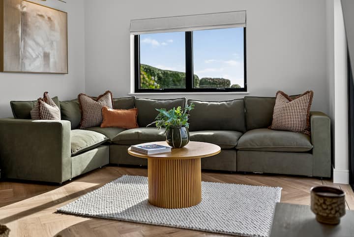 Saltwood Retreat - A Tranquil Cliffside Chalet - Devon