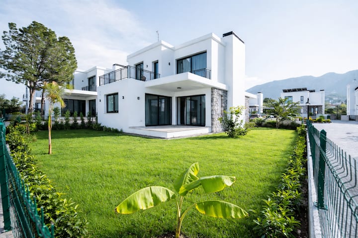Nest Rentals Mountain Villa | Luxury Villa Kyrenia - Kyrenia