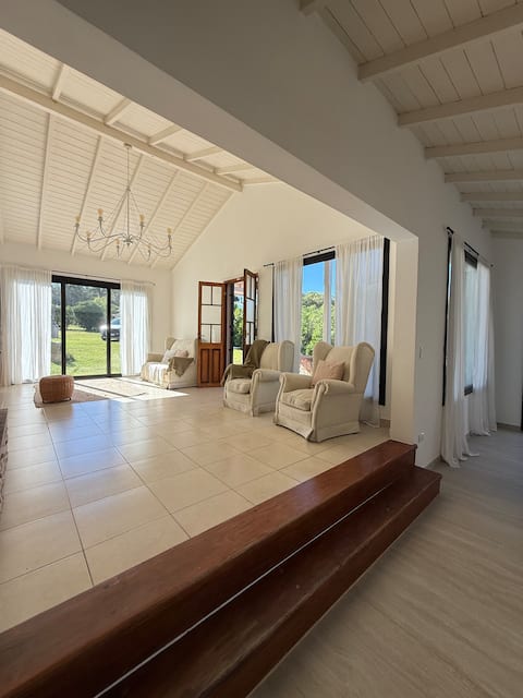 Popular Airbnb listing: House 2 blocks from the sea | Garden and relaxation in Colonia Chapadmalal