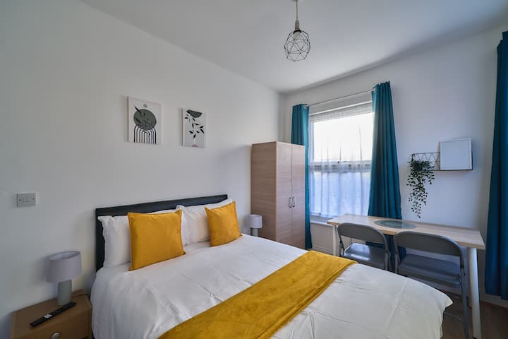 Double Room [7] - Kitchenette & Shared Bathrooms - Hounslow