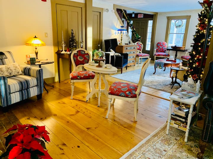 Large Mountain Side Home In North Conway - North Conway, NH