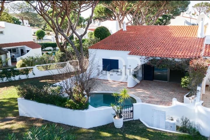 Moradia Em Vale Do Lobo-almancil - Almancil