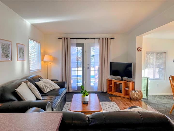 Crowsnest Mountain Magic Stays - Blairmore