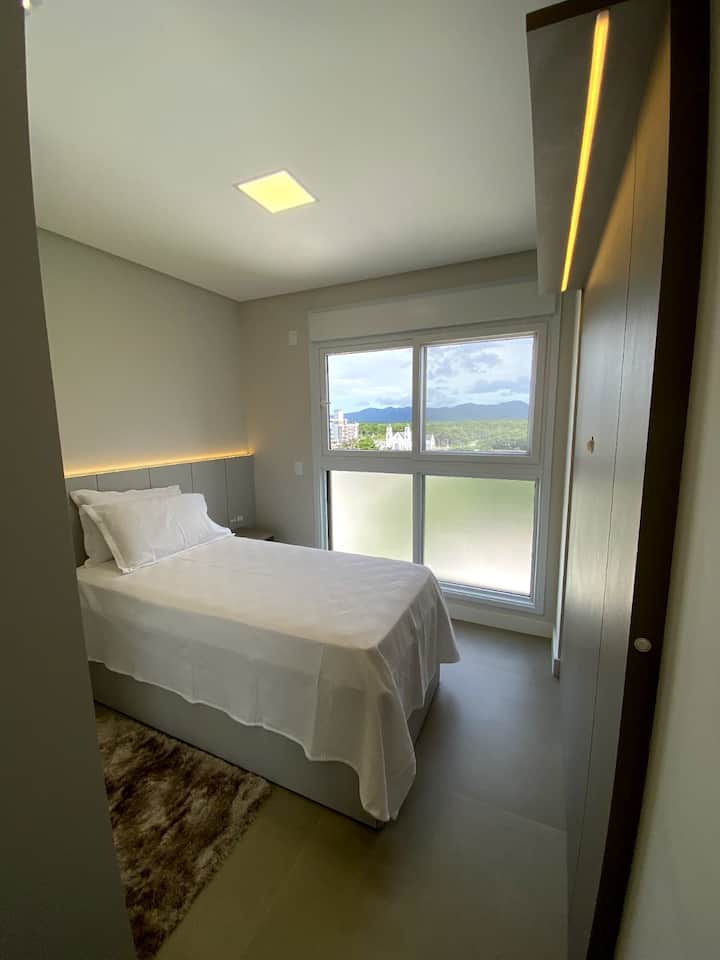 这张床配备额外的床，可变成一张舒适的标准双人床