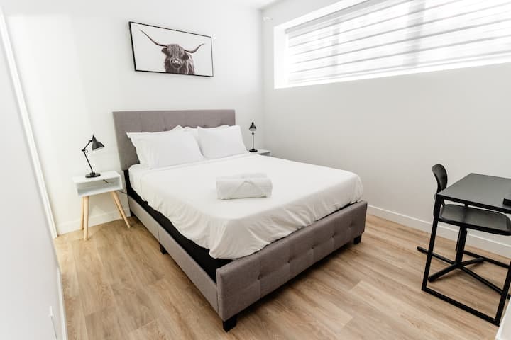 Comfy Retreat | Premium Location Home Stay - Winnipeg