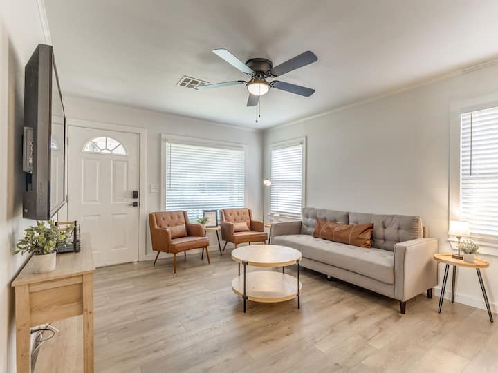 Best Owasso Location-walk To Downtown-3 Bedroom - Owasso, OK