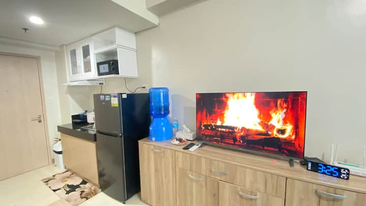 Smdc King Size Bed Condo + Netflix Behind Sm City - Iloílo