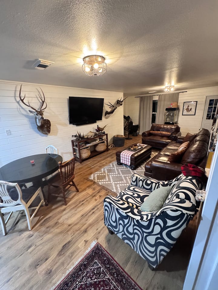 The Safari Loft - Memphis, TX