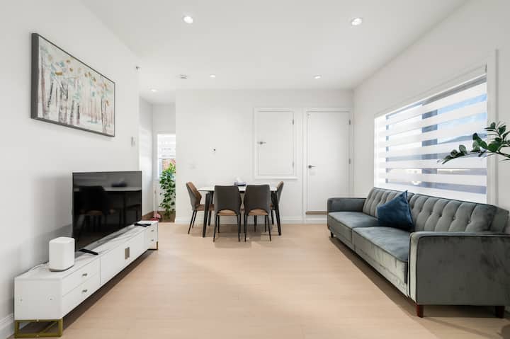 Spacious Cozy Home | 3br | 2ba | Private Entrance - Vancouver