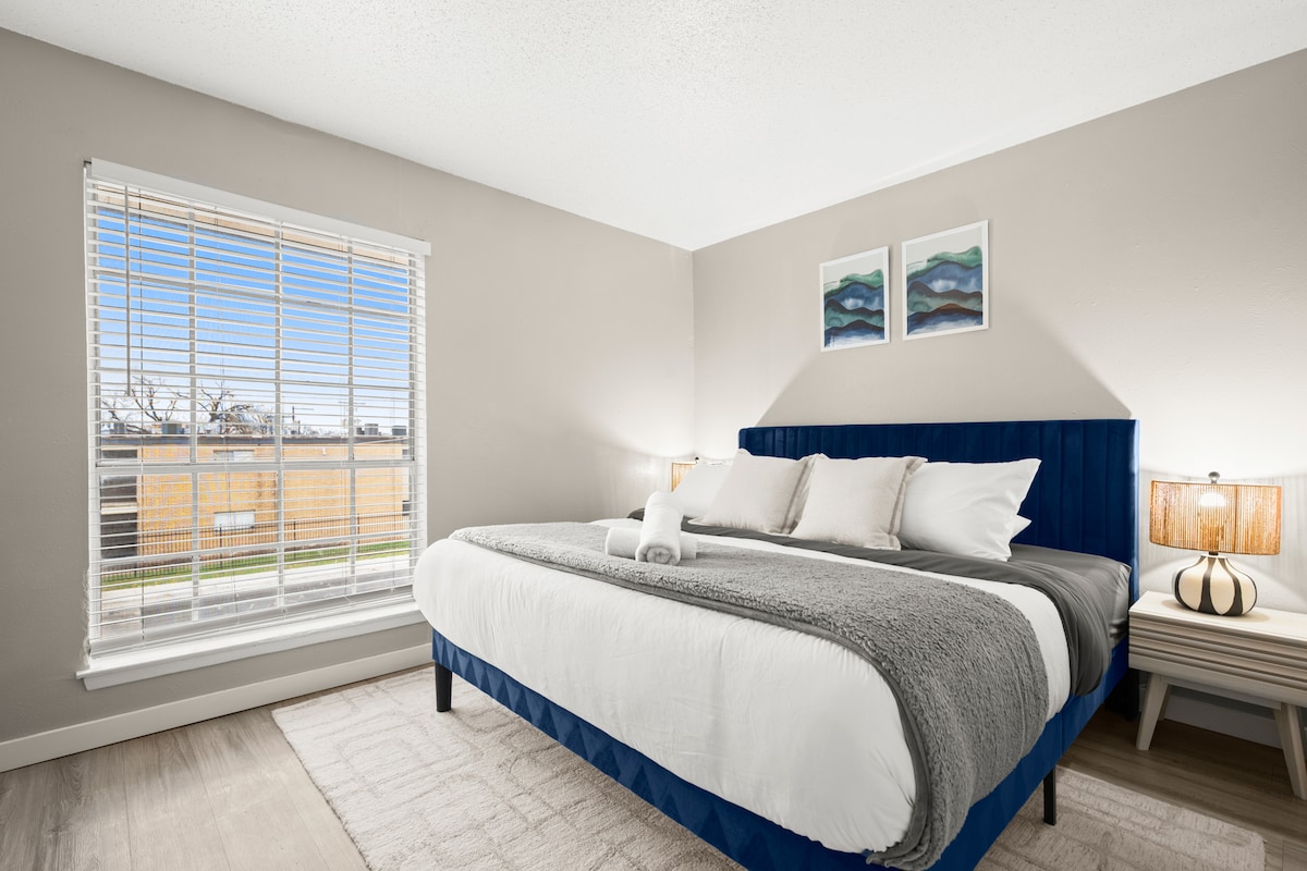 Modern Hyde Park Stay • 1BR Near UT + Free Parking