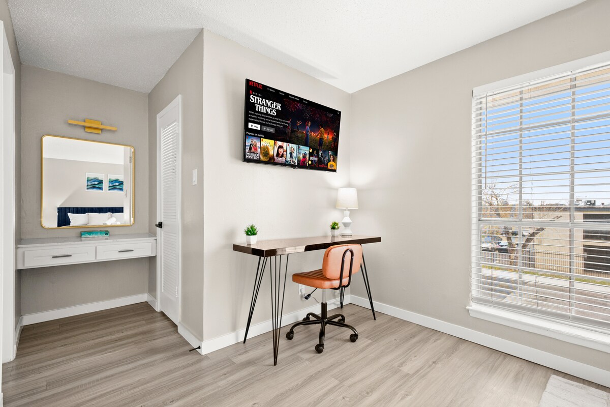 Modern Hyde Park Stay • 1BR Near UT + Free Parking