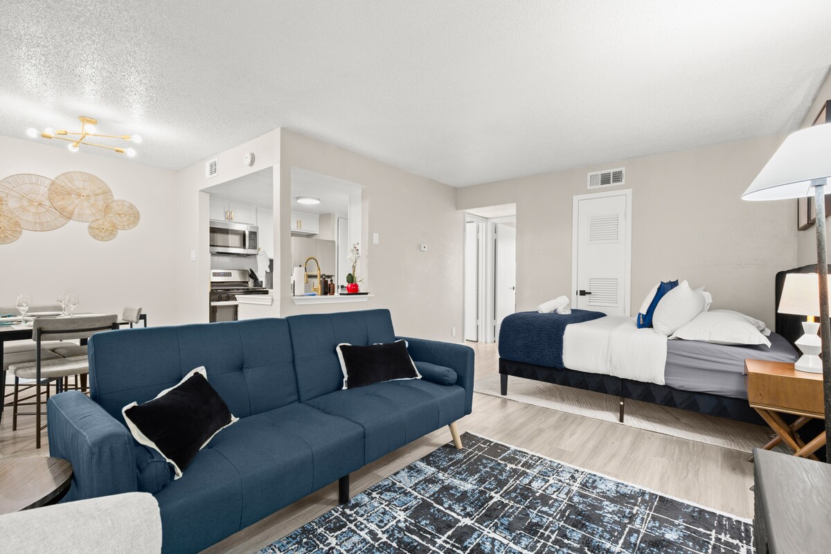 Modern Hyde Park Stay • 1BR Near UT + Free Parking