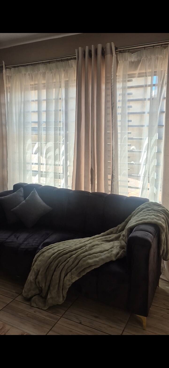 Modern Fully Furnished Studio - Mohau - Lenasia