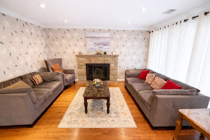 Modern Home: 15 Min Drive To O’hare - Prospect Heights, IL