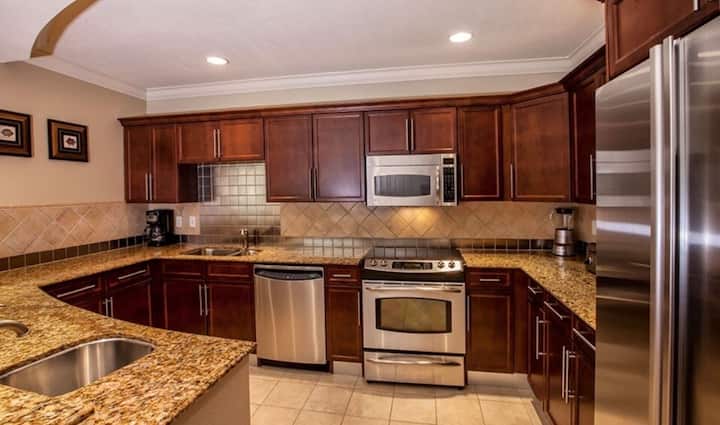 3bd/3ba Presidential Plus At Emerald Grande - Destin, FL