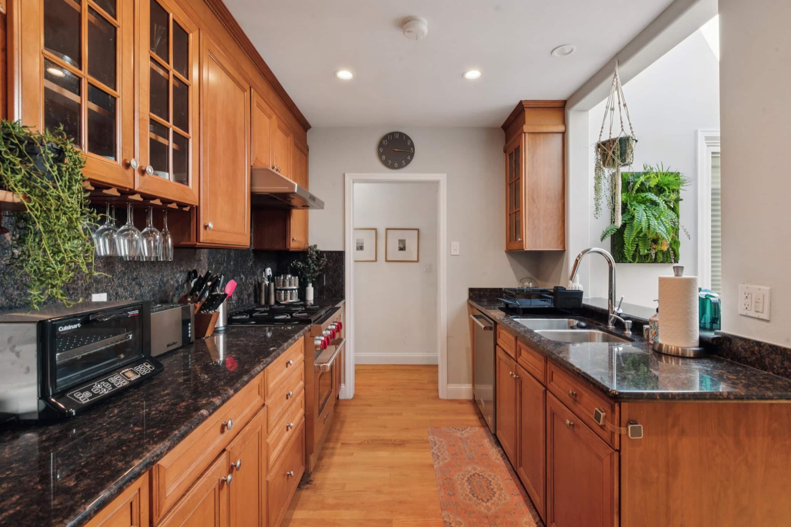 Home in San Francisco · ★4.96 · 3 bedrooms · 4 beds · 1 bath - Image 14