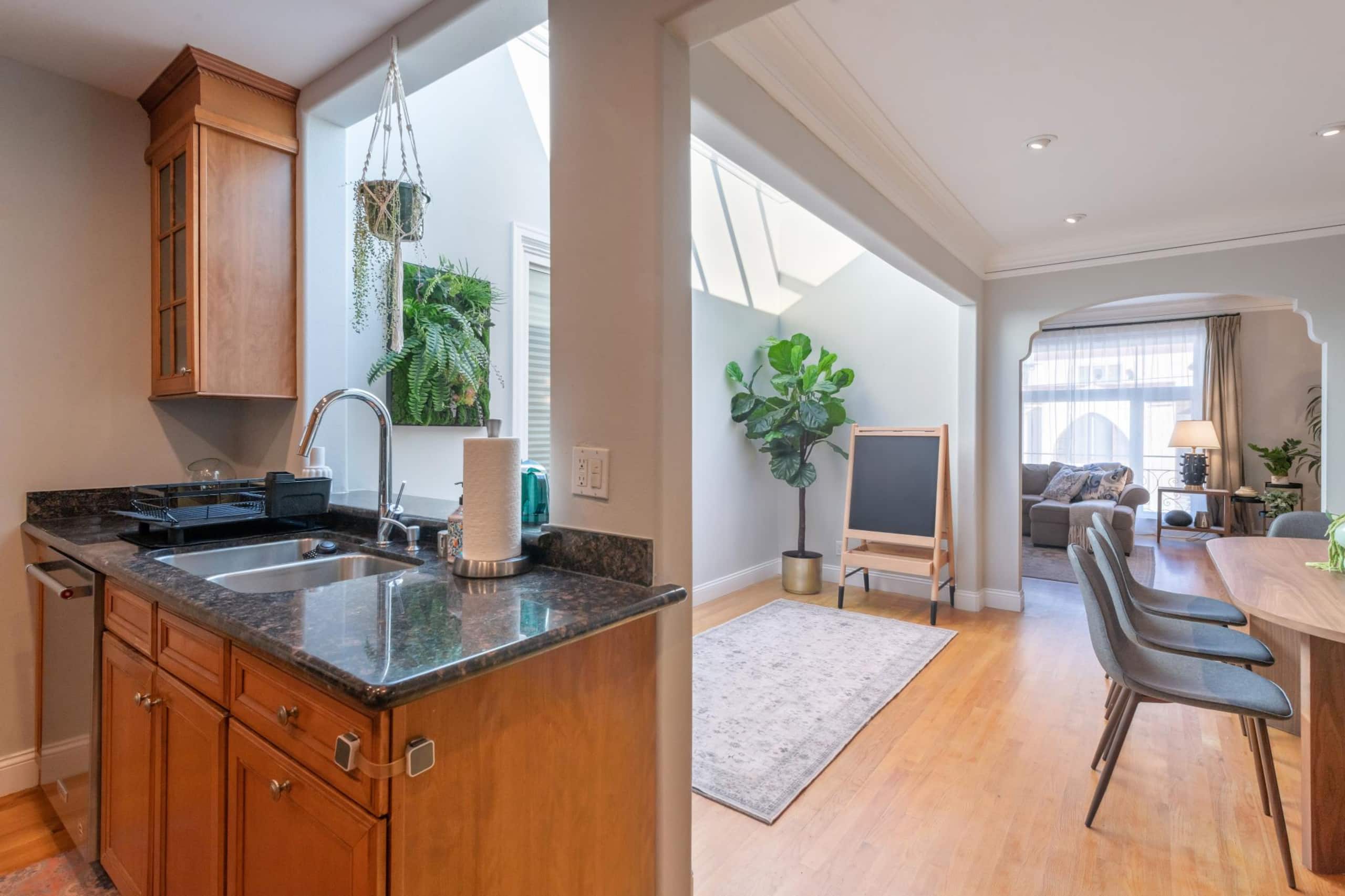 Home in San Francisco · ★4.96 · 3 bedrooms · 4 beds · 1 bath - Image 16