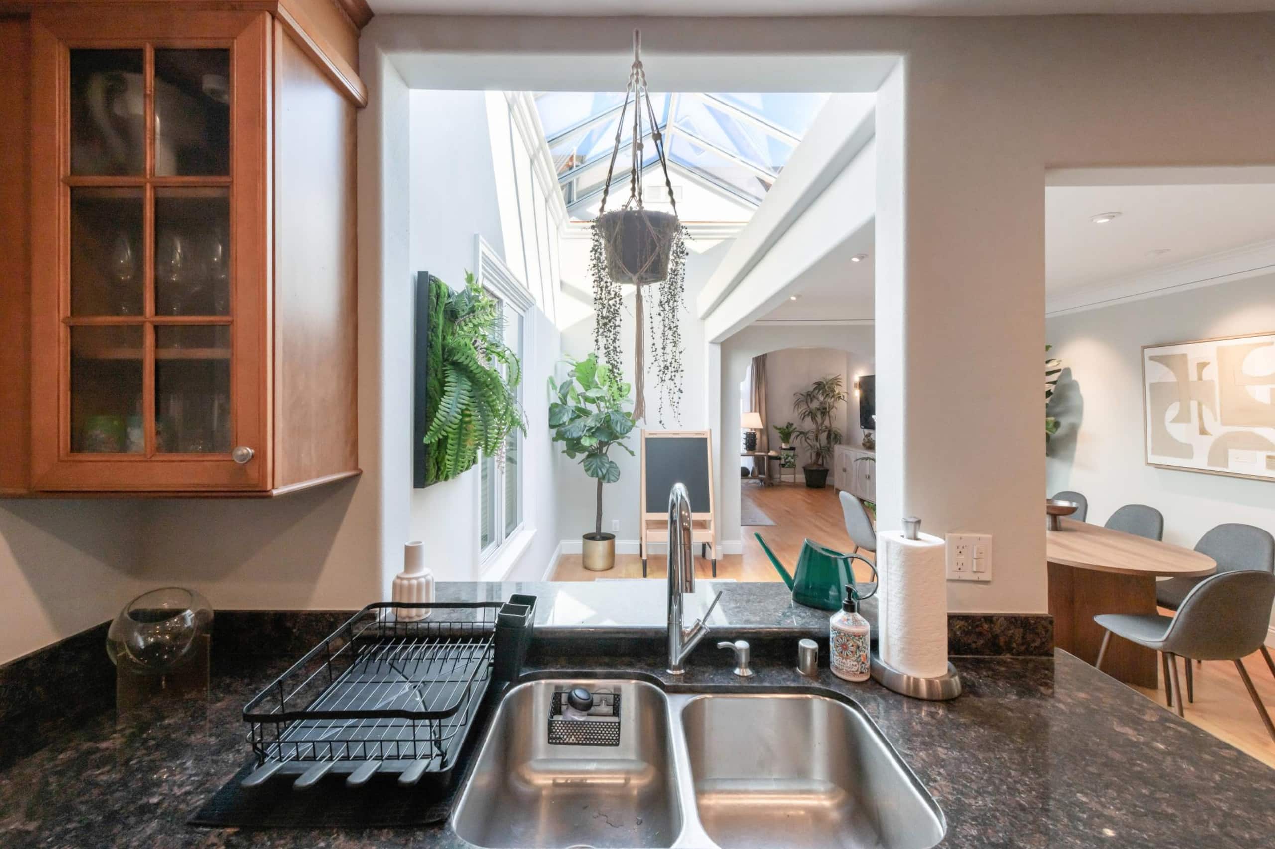 Home in San Francisco · ★4.96 · 3 bedrooms · 4 beds · 1 bath - Image 13