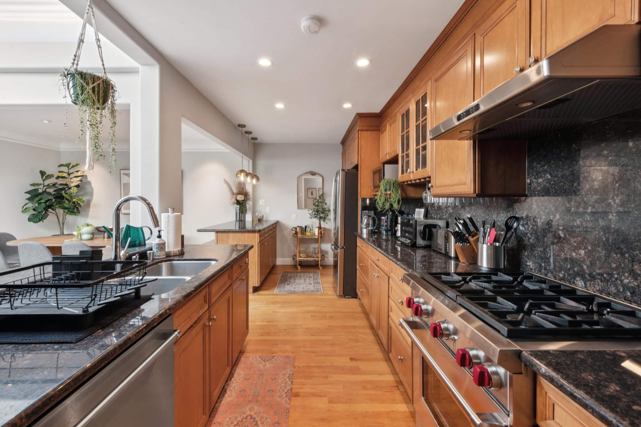 Home in San Francisco · ★4.96 · 3 bedrooms · 4 beds · 1 bath - Image 15