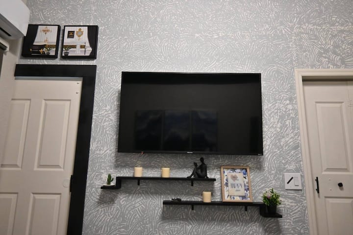 Tiny Space, Big Comfort - Tampa, FL