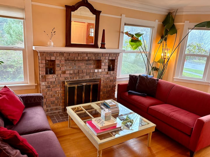 The Tacoma Gem: Vintage Charm, Modern Comfort - Tacoma, WA