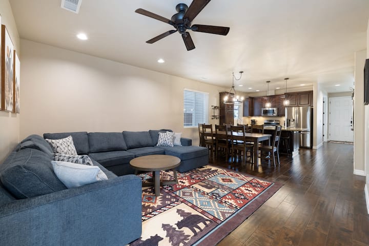 New! Family Retreat | Game Room, A/c Near Downtown - Flagstaff, AZ
