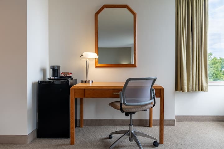 Queen Room - Cornwall, ON, Canada