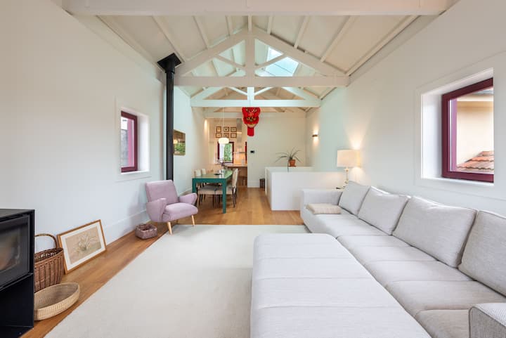 Noveau! Riverfront Heritage House - Porto, Portugal