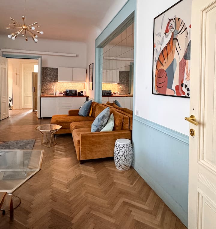 180m2 apt. 5 bdrms, 5 bathrooms, Center of Warsaw!