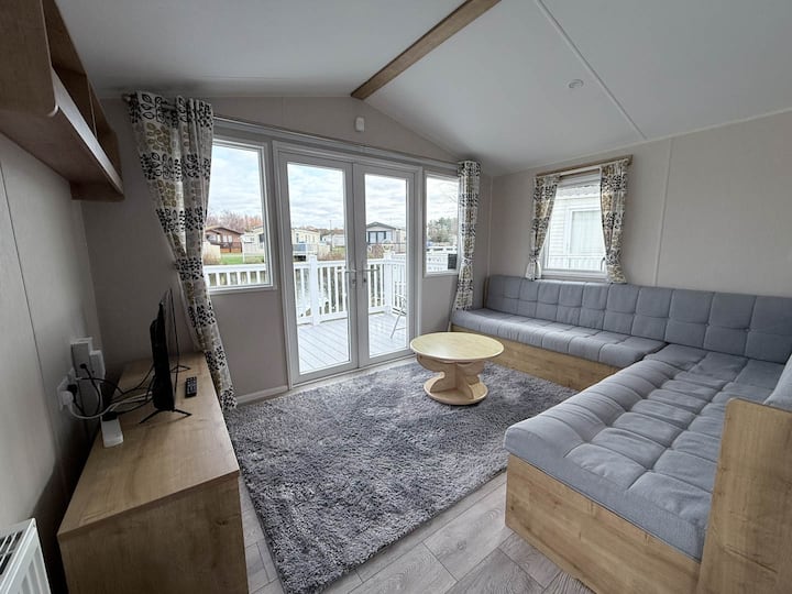Caravan With Pond Views At Manor Park, Ref 23056k - Old Hunstanton