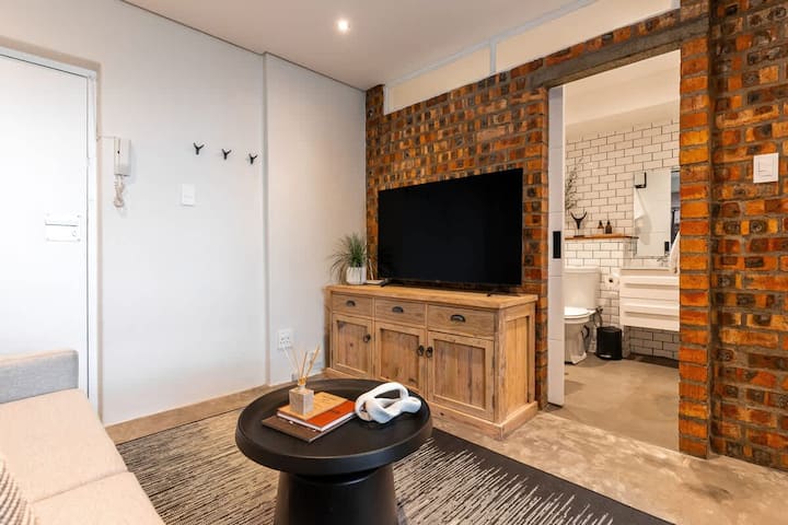 Im Home! Awesome Seaside 1bedr Plus Garage - Camps Bay