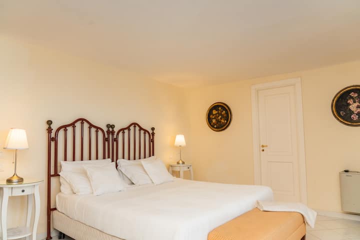Palazzetto Florio Aparthotel Di Lusso Fronte Mare - Castellabate