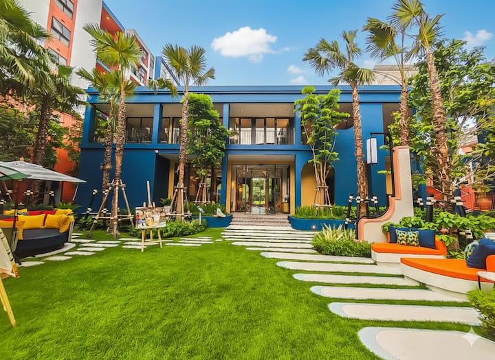 Coastal Haven-sleek Condo Poolgym Market Workspace - Hua Hin