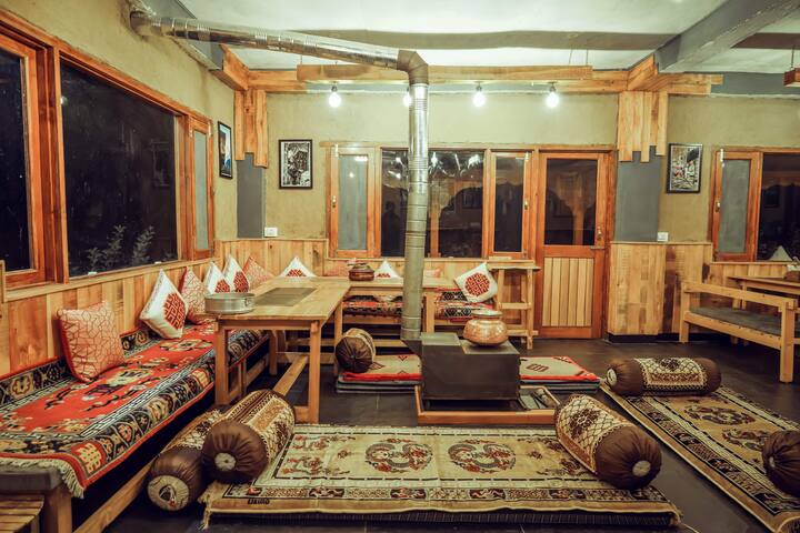 Luxury Hobbit House Hamta | Himalayan Scenic Views - Manali