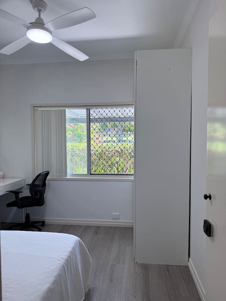Southport Room With Shared Bathroom - Gold Coast