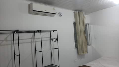 Top Airbnb: (4) Suite in Downtown – Air Conditioning and Wi-Fi em Jequié