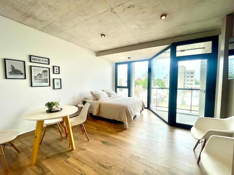 Modern and very bright, a few meters from the Paseo Aldrey