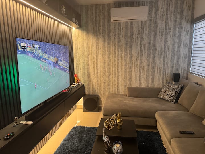 Relax Near Monterrey Airport / The Orbit Lounge - 구아델로프