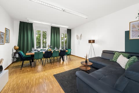 Leistungsstarkes Airbnb: DND City Apartment | 152 m² | Center | Parking in Würzburg