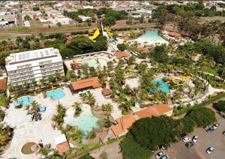 Resort Em Barretos, Até 4 Hóspedes, Parque Incluso - Barretos