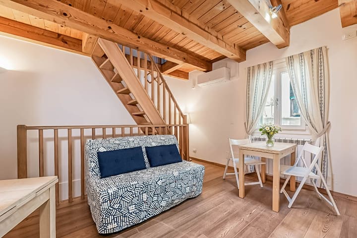 Authentic Loft In Castello, Biennale Area. - Venice