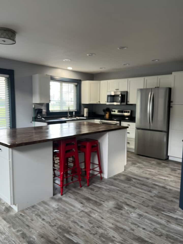 Mulholland Mansion Sleeps 28 - Nauvoo, IL